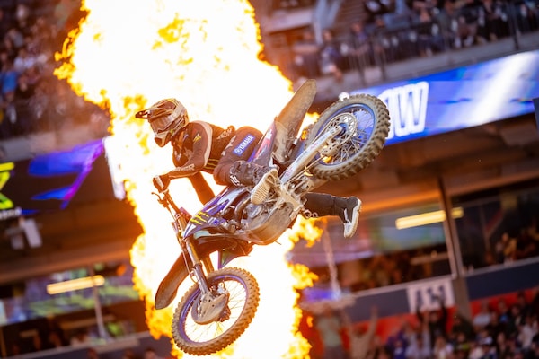 SX250: Deegan vince ancora e fa la storia del Supercross