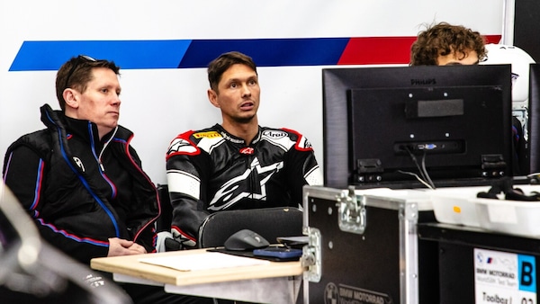 Oliveira fermo per infortunio. A Most Van Der Mark sulla BMW