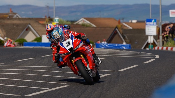 North West 200: Harrison al top nelle qualifiche SBK, in una giornata buia