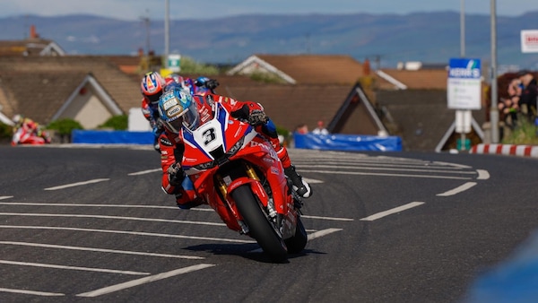 North West 200: Harrison al top nelle qualifiche SBK, in una giornata buia