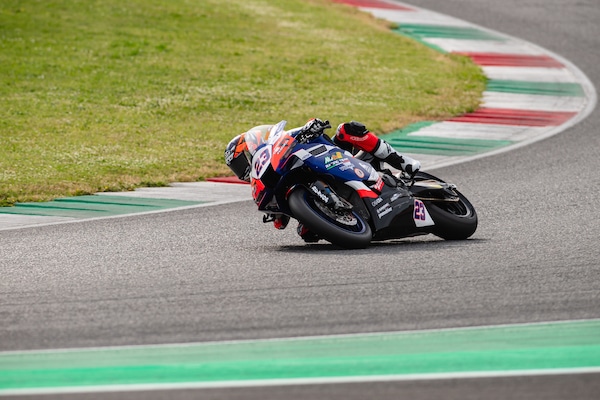 CIV SSP, Niccolò Antonelli firma la prima vittoria della Yamaha R9