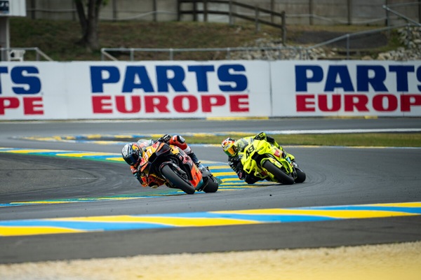 MotoGP, dalla pista al cambio di Casa: destini incrociati per Di Giannantonio e Acosta
