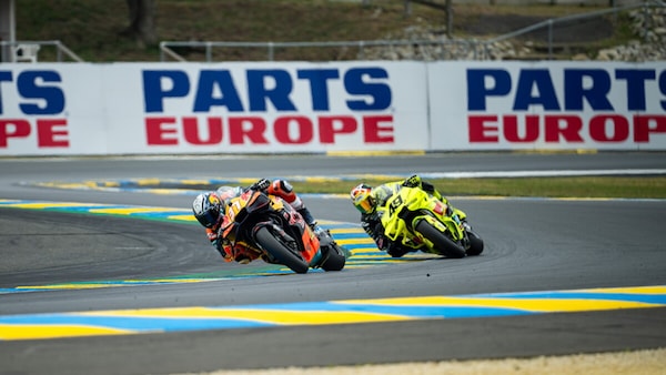 MotoGP, dalla pista al cambio di Casa: destini incrociati per Di Giannantonio e Acosta