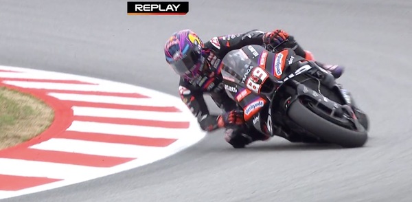 GP Barcellona, Martin dolorante dopo la caduta nelle FP1: la sequenza
