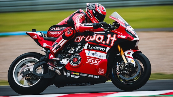 SBK Most, cinque Ducati in top five, Bulega ancora al comando