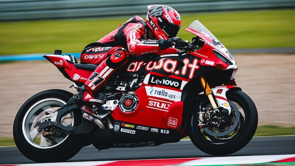 SBK Most, cinque Ducati in top five, Bulega ancora al comando