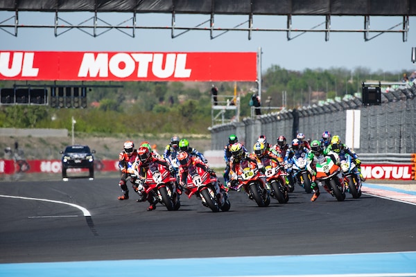 SBK: la Race Direction vieterà il rientro in pista dopo multiplo passaggio in pit lane