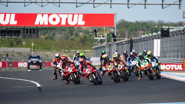 SBK: la Race Direction vieterà il rientro in pista dopo multiplo passaggio in pit lane
