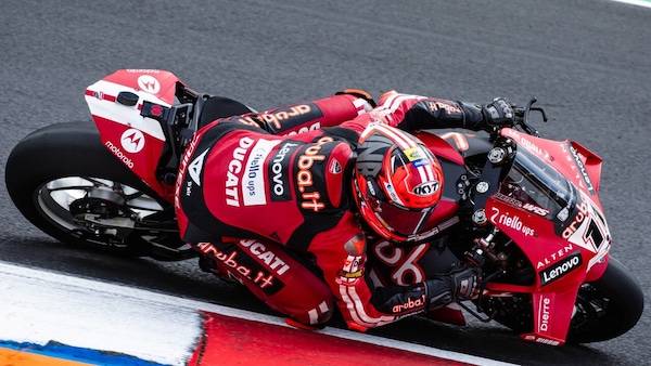 SBK Most, cinque su cinque: pole ancora Bulega (e Ducati)