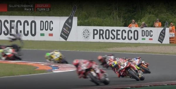 SBK: la spaventosa caduta di Danilo Petrucci a Most in Gara1