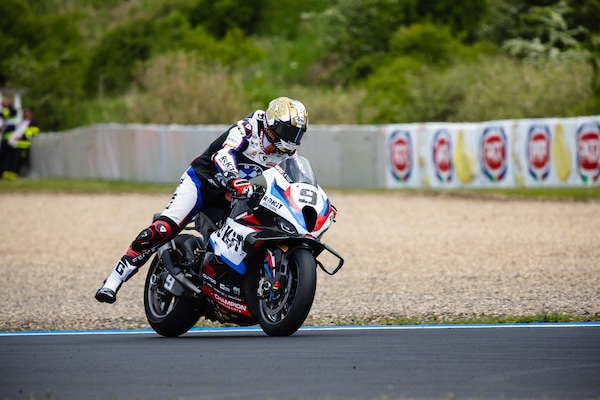 SBK, Petrucci trasportato in ospedale dopo la violenta caduta