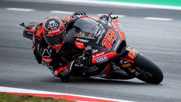 Moto2, GP Barcellona: Gonzalez beffa Vietti sul finale, Lunetta 9°