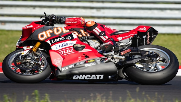 SBK Most tutta di Bulega (e Ducati): quinta tripletta e dominio assoluto