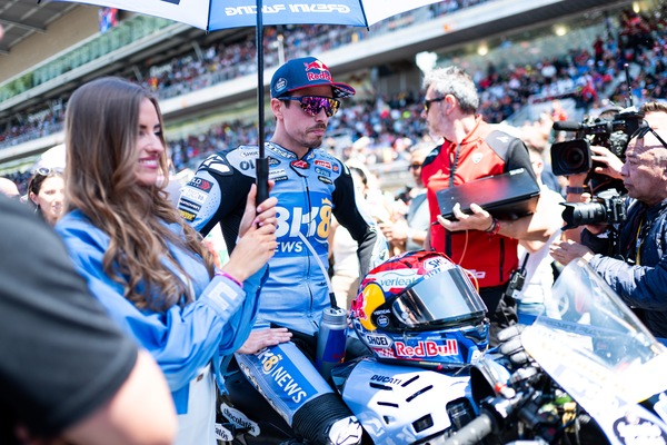 GP Barcellona, fratture ad una vertebra e alla clavicola per Álex Márquez