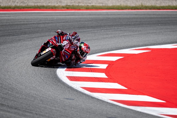 GP Barcellona, pioggia di penalità! Bagnaia è 3°, Mir fuori dal podio