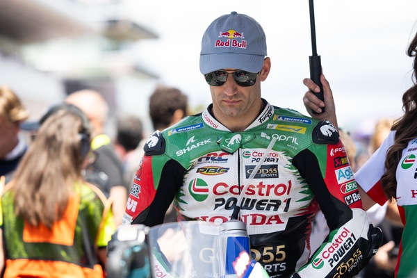 GP Barcellona, Zarco: “Niente frattura al femore, i legamenti del ginocchio hanno ceduto”