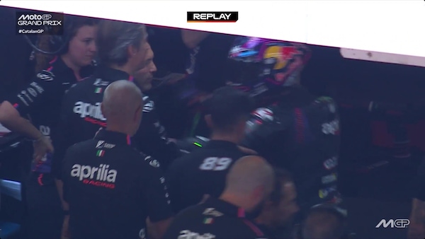 MotoGP, tensione in Aprilia: sfuriata di Jorge Martín spintoni al team manager