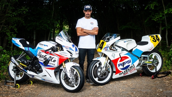 Al TT nel segno di Schwantz: Brookes al via con una Suzuki dai colori iconici