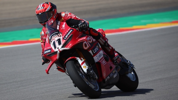 SBK Aragòn, Bulega rovente: Nicolò (già) leader del Motorland