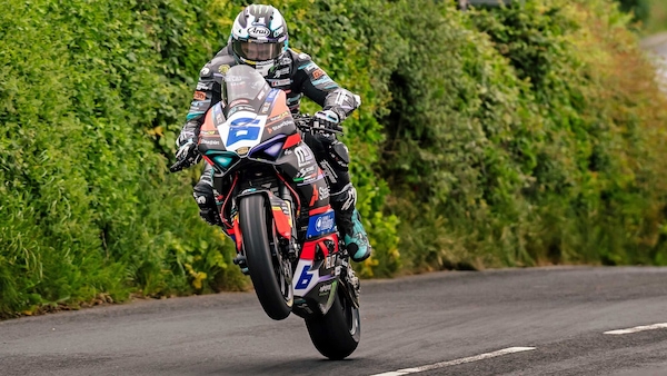 Tourist Trophy, leggenda inarrestabile: Dunlop vince in SSP e sale a quota 34!
