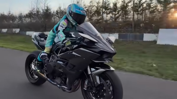 Zayn Sofuoglu a 6 anni sulla Kawasaki Ninja H2 R: sempre più estremo!