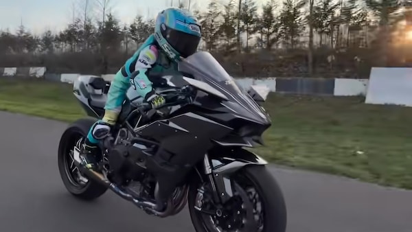 Zayn Sofuoglu a 6 anni sulla Kawasaki Ninja H2 R: sempre più estremo!