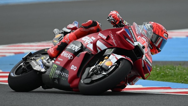 MotoGP, Marquez mette tutti in guardia al Balaton Park e firma le FP1, 5° Di Giannantonio