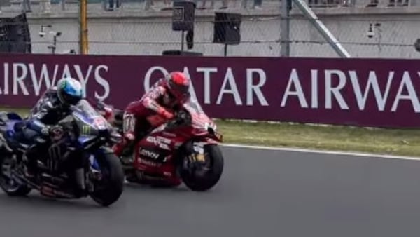 MotoGP, paura per Marc Marquez rischia l'incidente nelle prove di partenza
