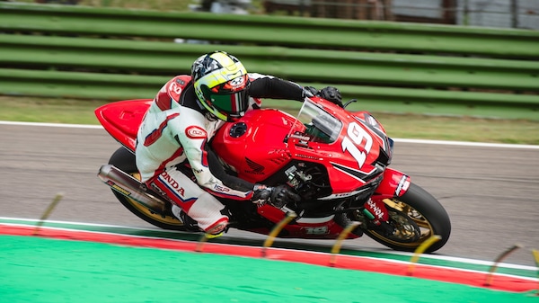 CIV SBK, tra i due litiganti il terzo gode: Giannini si prende la prima pole a Imola