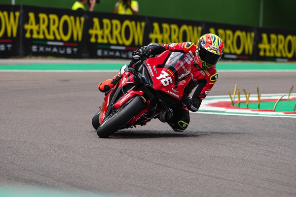 CIV SBK, che caos in Gara1: Cavalieri piega Giannini, Delbianco a terra