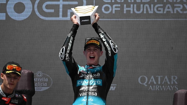 Moto3, GP Ungheria: quinta sinfonia per Quiles, grande spavento sul finale