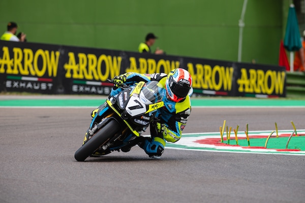 CIV Sportbike, Bianchi infermabile a Imola: doppietta completata in Gara 2