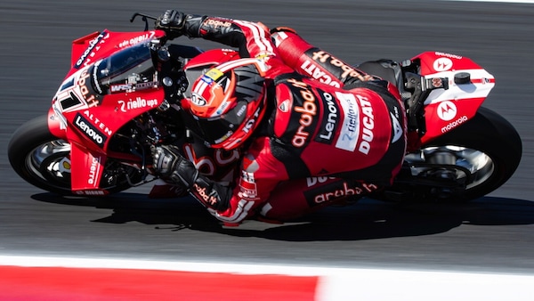 SBK Misano, 7 su 7: ennesima Pole per Bulega, prima fila tricolore con Ducati e Bimota