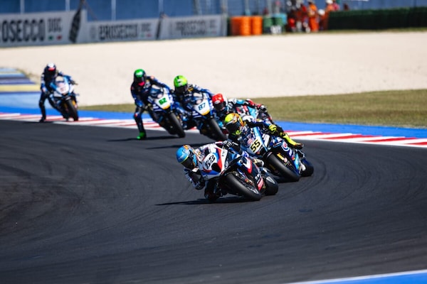 SBK, Ducati imbattibile anche a Misano: Bimota e BMW inseguono e... cadono