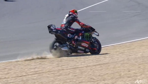 MotoGP, va lungo Bezzecchi che rischia per un pelo di prendere le barriere