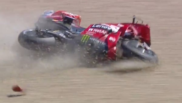 Brutta caduta di Marquez: Ducati distrutta