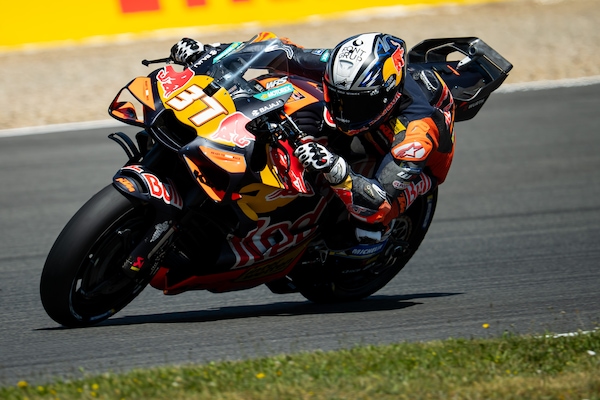 MotoGP Brno, Acosta: "Partire senza device anteriore non è sicuro, andrebbero tolti entrambi"