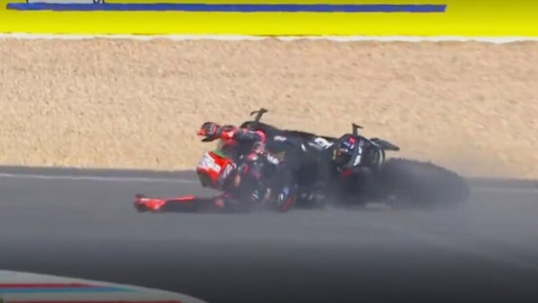 MotoGP, la caduta pericolosa di Bezzecchi: tutte le foto
