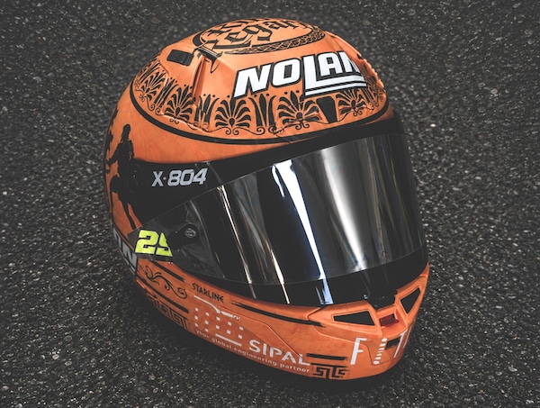Iannone si ispira a... Ercole: le foto del nuovo casco