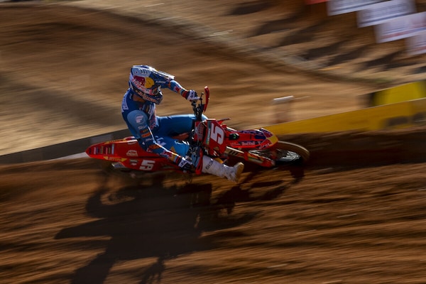 MXGP del Portogallo: vittoria col brivido per Lucas Coenen
