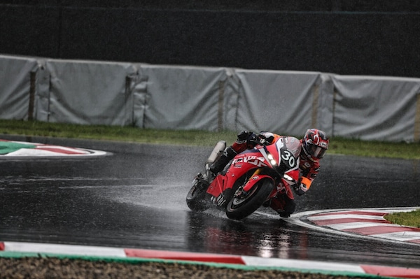EWC 8h di Suzuka, 4^ ora: Honda davanti a AutoRace BMW sotto la pioggia battente