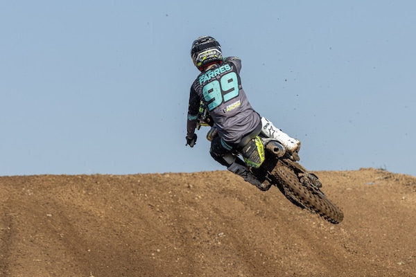 MX2: Farres vince gara uno del Sud Africa e accorcia ancora