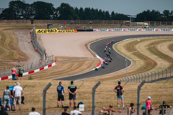 SBK LIVE, prove libere a Donington: FP1, FP2 e tempi