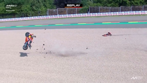 MotoGP, caduta ad alta velocità per Vinales: moto distrutta