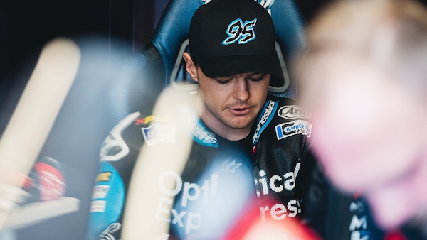 SBK di Donington finita per Mackenzie: commozione cerebrale e fratture per Tarran