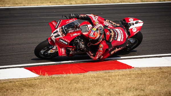 SBK Donington: 8 su 8 per Bulega in Superpole