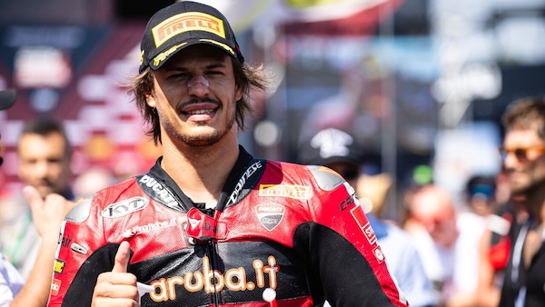 SBK Donington: Lecuona cade, ma ci pensa Bulega a regalare il titolo Team ad Aruba