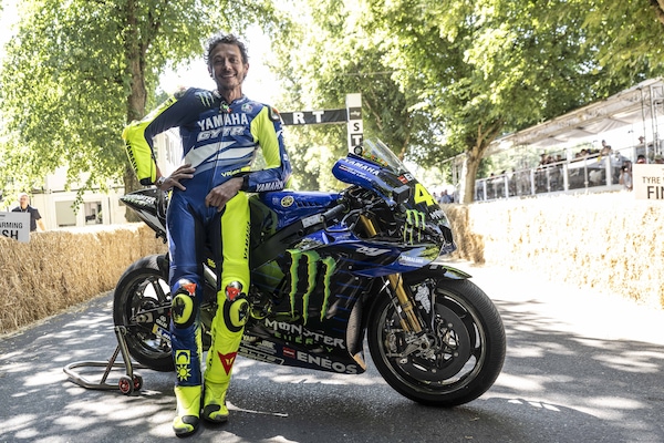 Valentino Rossi tra due e quattro ruote a Goodwood: tutte le foto