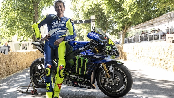 Valentino Rossi tra due e quattro ruote a Goodwood: tutte le foto