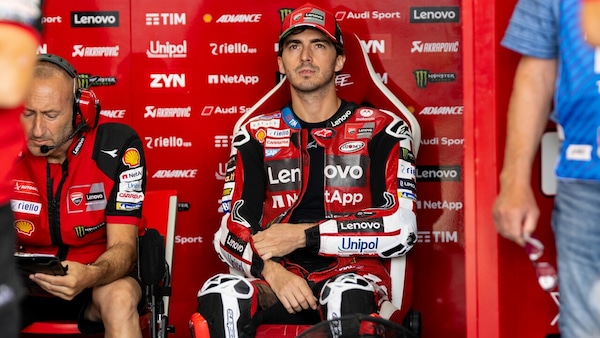 Intervento chirurgico vincente: Bagnaia si prepara per la MotoGP di Silverstone